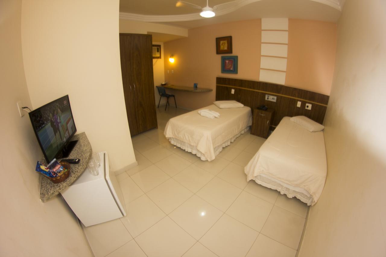 Gv Center Hotel โกเวร์นาดอร์ วาลาดาเรส ภายนอก รูปภาพ
