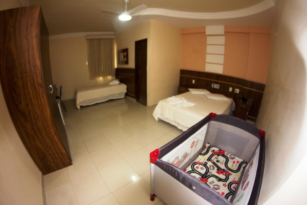 Gv Center Hotel โกเวร์นาดอร์ วาลาดาเรส ภายนอก รูปภาพ