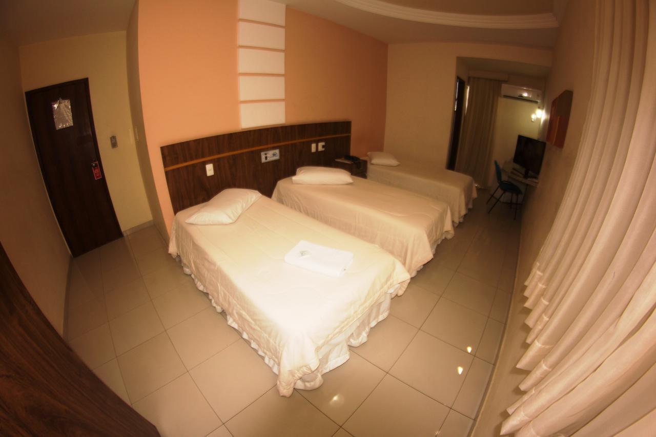 Gv Center Hotel โกเวร์นาดอร์ วาลาดาเรส ภายนอก รูปภาพ