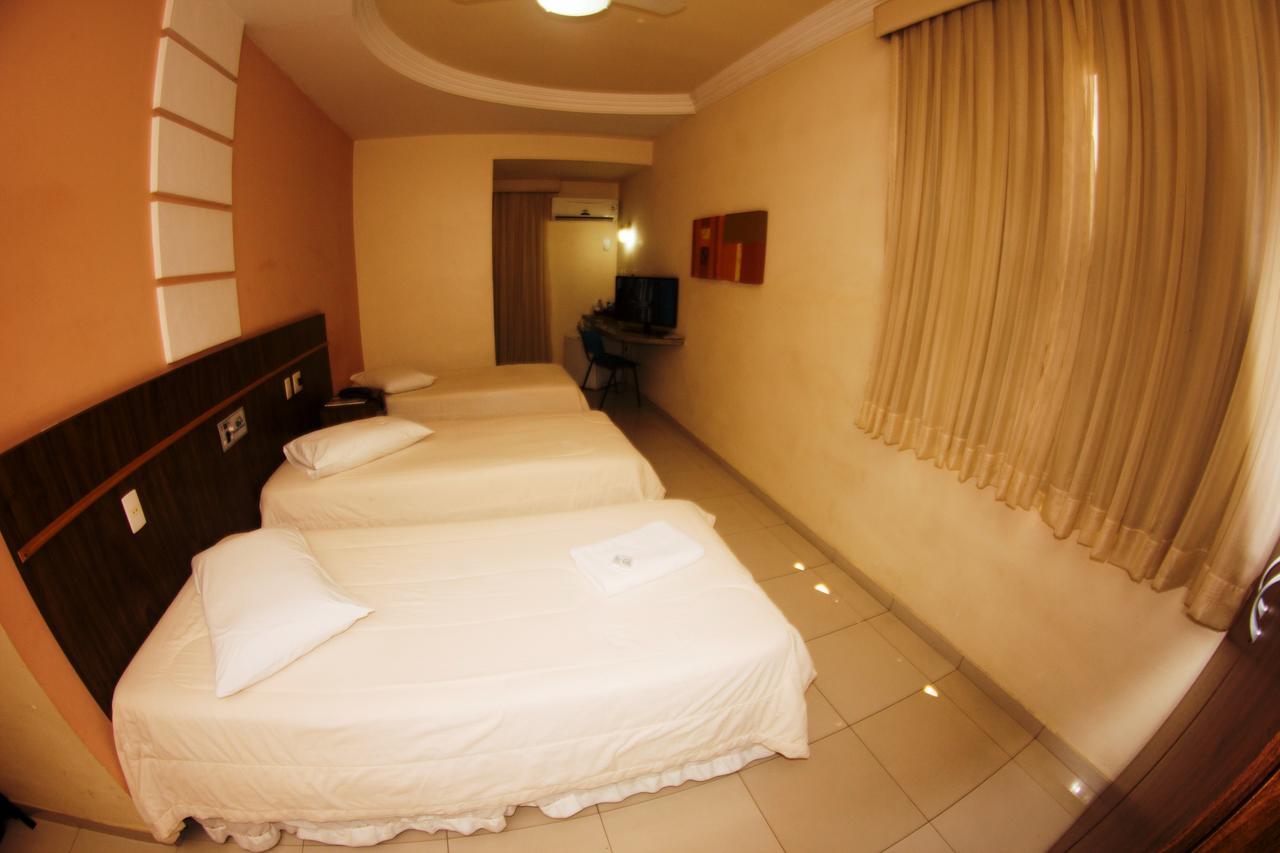 Gv Center Hotel โกเวร์นาดอร์ วาลาดาเรส ภายนอก รูปภาพ